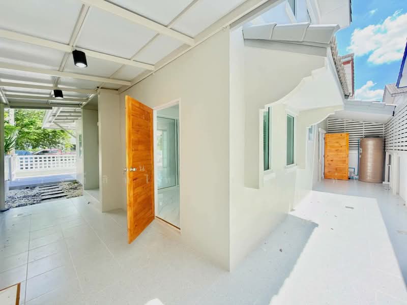 Baan Fah Piyarom - Lumlukka Klong 6, Pathum Thani, Lam Luk Ka Road, Khlong 6 (Exit), Bung Kham Proi, Lam Luk Ka, Pathum Thani, 4 Bedrooms, 160 sqm, Semi-Detached House (Twin House) For Sale, by นภัสศรณ์ วงศ์สินไทยกร (นันท์), 500432367 - DDproperty.com