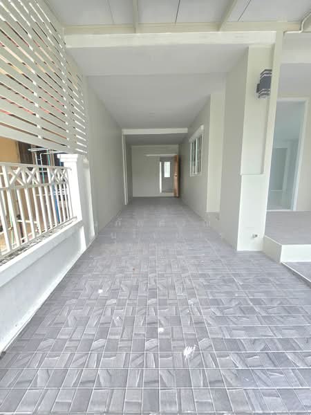 Baan Fah Piyarom - Lumlukka Klong 6, Pathum Thani, Lam Luk Ka Road, Khlong 6 (Exit), Bung Kham Proi, Lam Luk Ka, Pathum Thani, 4 Bedrooms, 160 sqm, Semi-Detached House (Twin House) For Sale, by นภัสศรณ์ วงศ์สินไทยกร (นันท์), 500432367 - DDproperty.com