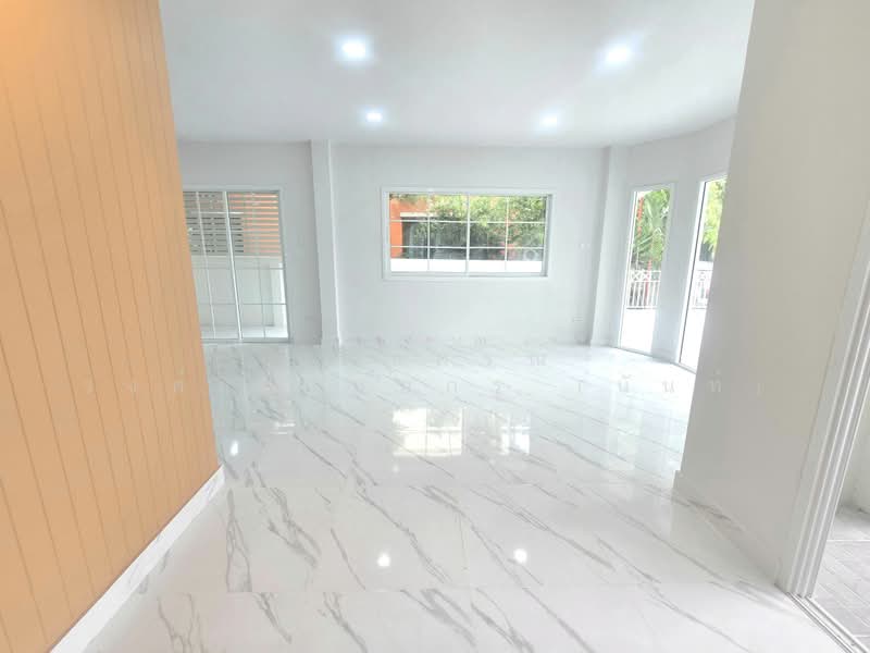 Baan Fah Piyarom - Lumlukka Klong 6, Pathum Thani, Lam Luk Ka Road, Khlong 6 (Exit), Bung Kham Proi, Lam Luk Ka, Pathum Thani, 4 Bedrooms, 160 sqm, Semi-Detached House (Twin House) For Sale, by นภัสศรณ์ วงศ์สินไทยกร (นันท์), 500432367 - DDproperty.com