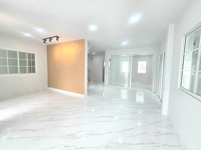 Baan Fah Piyarom - Lumlukka Klong 6, Pathum Thani, Lam Luk Ka Road, Khlong 6 (Exit), Bung Kham Proi, Lam Luk Ka, Pathum Thani, 4 Bedrooms, 160 sqm, Semi-Detached House (Twin House) For Sale, by นภัสศรณ์ วงศ์สินไทยกร (นันท์), 500432367 - DDproperty.com