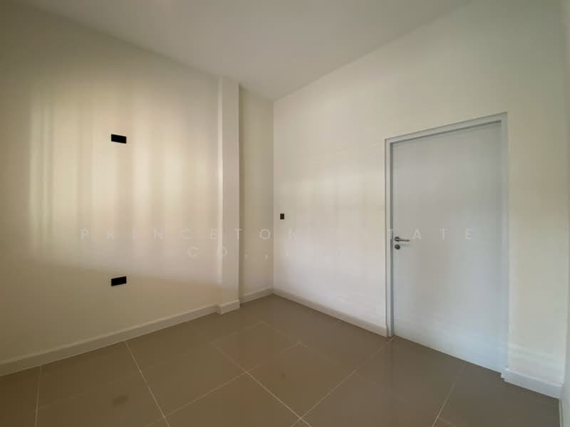 Grand Bangkok Boulevard Krungthepkritha, Bangkok, Srinakarin-Romklao Road, Khlong Sam Prawet, Lat Krabang, Bangkok, 4 Bedrooms, 447 sqm, Single Detached House For Rent, by Princeton Estate Co.,Ltd., 500432388 - DDproperty.com