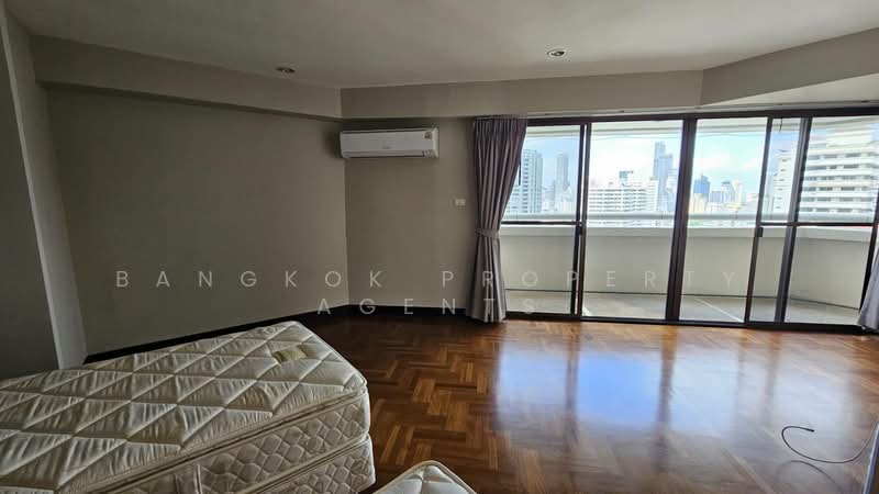 Baan Suanpetch, Bangkok, 18 Soi Sukhumvit 39, Khlong Tan Nua, Watthana, Bangkok, 3 Bedrooms, 265 sqm, Condo For Rent, by BANGKOK PROPERTY AGENTS, 500432508 - DDproperty.com