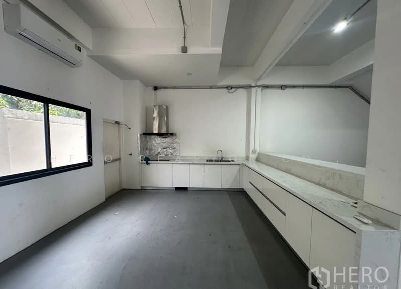 For Sale Home Office 288 sqm in Bang Na Bangkok BRE18730, กรุงเทพ, บางนา, กรุงเทพ, 288 ตร.ม., สำนักงาน ขาย, โดย Hero Realtor Co., Ltd., 500432527 - DDproperty.com
