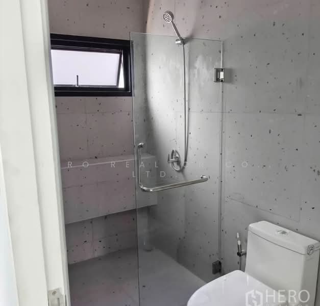 For Rent Home Office 288 sqm in Bang Na Bangkok HRE01104, Bangkok, Bang Na, Bangkok, , 288 sqm, Office Space For Rent, by Hero Realtor Co., Ltd., 500432657 - DDproperty.com
