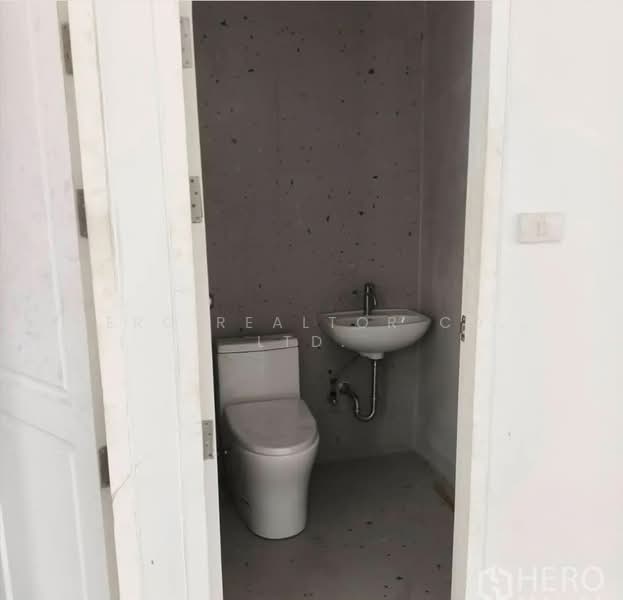 For Rent Home Office 288 sqm in Bang Na Bangkok HRE01104, Bangkok, Bang Na, Bangkok, , 288 sqm, Office Space For Rent, by Hero Realtor Co., Ltd., 500432657 - DDproperty.com
