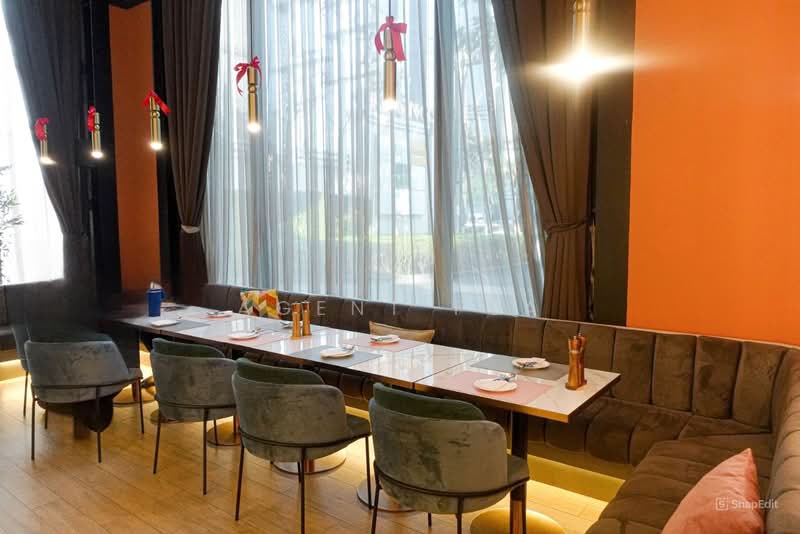 Retail Space for Rent, including a mezzanine and seating area. Semi-Outdoor Space, Kronos Building (, Bangkok, Silom, Bang Rak, Bangkok, , 112 sqm, Office Space For Rent, by Agent Pla, 500432719 - DDproperty.com