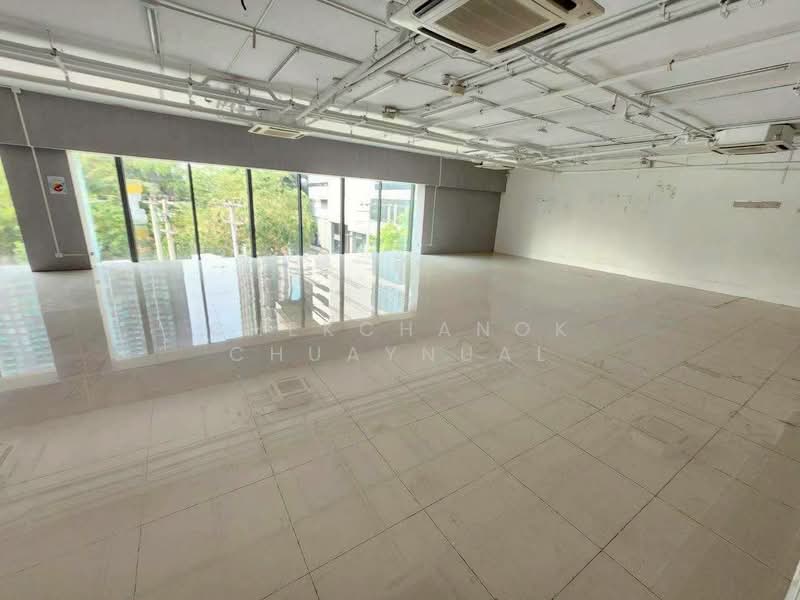ให้เช่าอาคารสำนักงาน รัชดาลาดพร้าวพื้นที่ใช้สอย 2,000 ตารางเมตรที่จอดรถกว่า 400 คัน ค่าเช่า 800,000, กรุงเทพ, จตุจักร, จตุจักร, กรุงเทพ, 2,000 ตร.ม., สำนักงาน ให้เช่า, โดย Chekchanok Chuaynual, 500432741 - DDproperty.com
