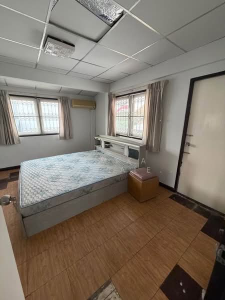 4-BR House, Bangkok, Lat Phrao, Bangkok, 4 Bedrooms, 220 sqm, Single Detached House For Sale, by Pemika Aukkaraleekul, 500432793 - DDproperty.com