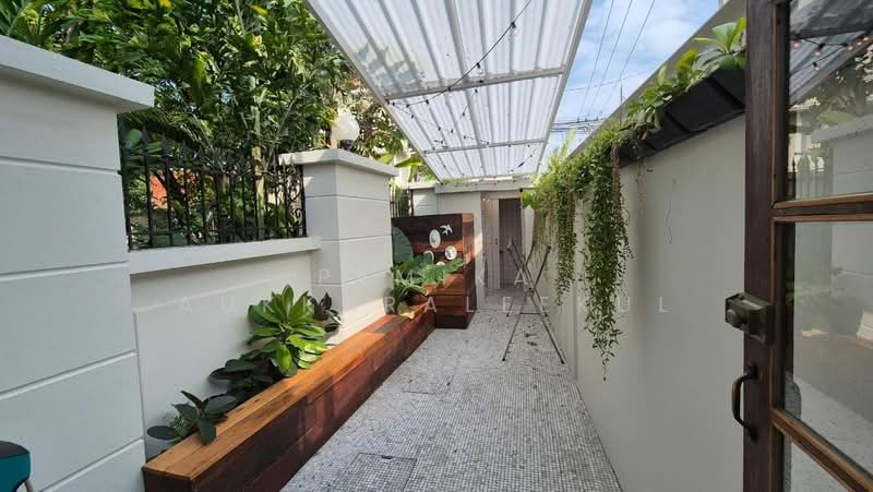 1-BR House, Bangkok, Samsen Nai, Phaya Thai, Bangkok, 1 Bedroom, 83 sqm, Single Detached House For Sale, by Pemika Aukkaraleekul, 500432799 - DDproperty.com