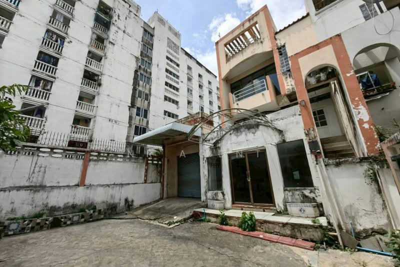 ทาวน์เฮาส์ ซอยลาดพร้าว 122 ซอยบุญมา, Bangkok, Phlapphla, Wang Thonglang, Bangkok, 3 Bedrooms, 364 sqm, Townhouse For Sale, by NR AGENT, 500432810 - DDproperty.com