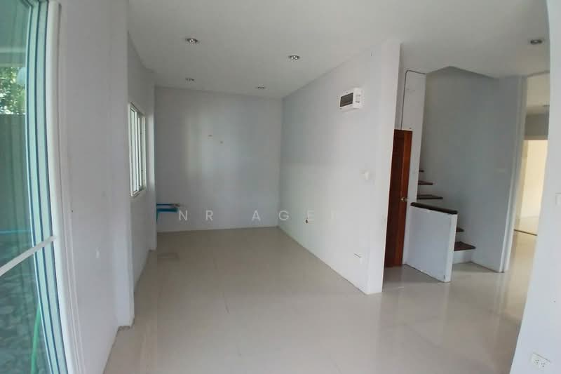 Sirin House Rattanathibet : สิรีนเฮ้าส์ รัตนาธิเบศร์, นนทบุรี, ซอยหมู่บ้านสิรีนเฮ้าส์, ไทรม้า, เมืองนนทบุรี, นนทบุรี, 137 ตร.ม., บ้านแฝด ขาย, โดย NR AGENT, 500432829 - DDproperty.com