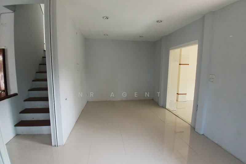Sirin House Rattanathibet : สิรีนเฮ้าส์ รัตนาธิเบศร์, นนทบุรี, ซอยหมู่บ้านสิรีนเฮ้าส์, ไทรม้า, เมืองนนทบุรี, นนทบุรี, 137 ตร.ม., บ้านแฝด ขาย, โดย NR AGENT, 500432829 - DDproperty.com