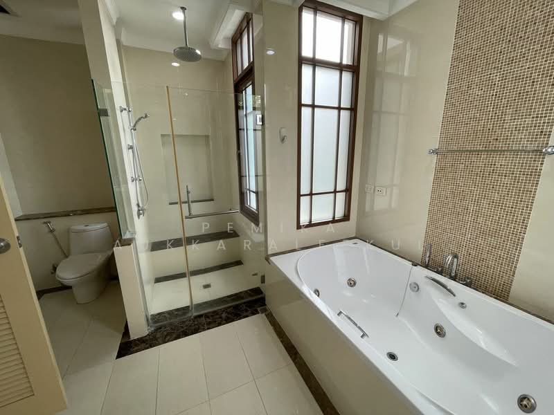 Baan Sansiri Sukhumvit 67, Bangkok, 32 Soi Sukhumvit 67, Phra Kanong Nua, Watthana, Bangkok, 4 Bedrooms, 400 sqm, Single Detached House For Sale, by Pemika Aukkaraleekul, 500432835 - DDproperty.com