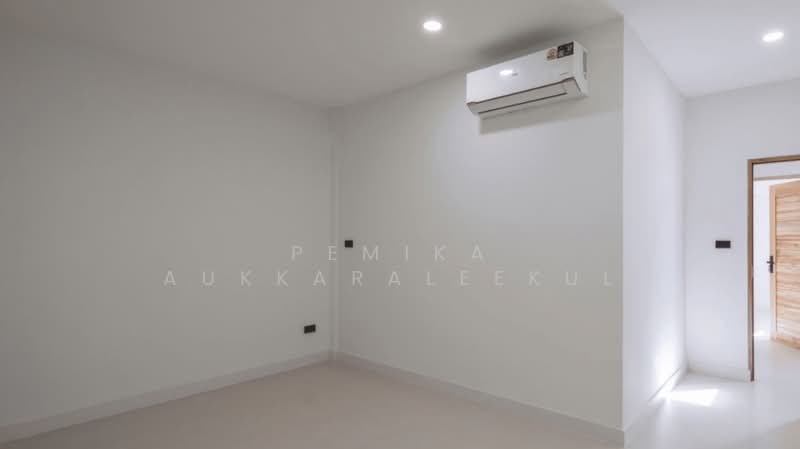 undefined, Bangkok, Chorake Bua, Lat Phrao, Bangkok, 3 Bedrooms, 200 sqm, Single Detached House For Sale, by Pemika Aukkaraleekul, 500433140 - DDproperty.com