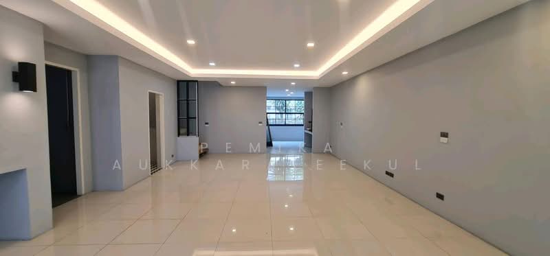 ทาวน์เฮ้าส์ 5-ห้องนอน, กรุงเทพ, บางขุนศรี, บางกอกน้อย, กรุงเทพ, 232 ตร.ม., ทาวน์เฮ้าส์ ขาย, โดย Pemika Aukkaraleekul, 500433165 - DDproperty.com