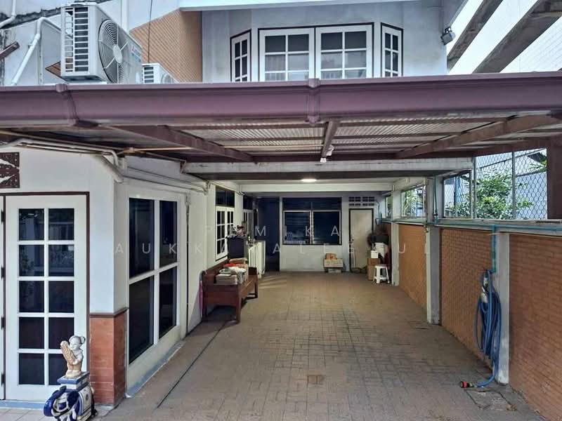 3-BR House, Bangkok, Huai Khwang, Bangkok, 3 Bedrooms, 204 sqm, Single Detached House For Sale, by Pemika Aukkaraleekul, 500433170 - DDproperty.com