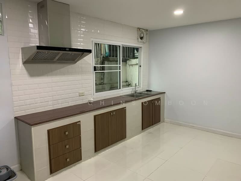 ทาวน์เฮ้าส์ 4-ห้องนอน, กรุงเทพ, สวนหลวง, กรุงเทพ, 270 ตร.ม., ทาวน์เฮ้าส์ ให้เช่า, โดย Tarit Chinsomboon, 500433242 - DDproperty.com