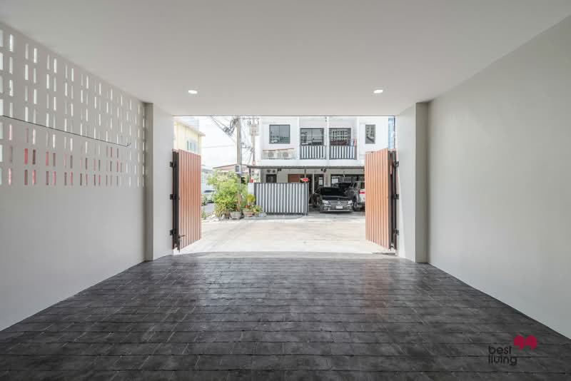 หมู่บ้านรุ่งเจริญ, กรุงเทพ, สะพานสอง, วังทองหลาง, กรุงเทพ, 200 ตร.ม., ทาวน์เฮ้าส์ ขาย, โดย Admin, 500433295 - DDproperty.com