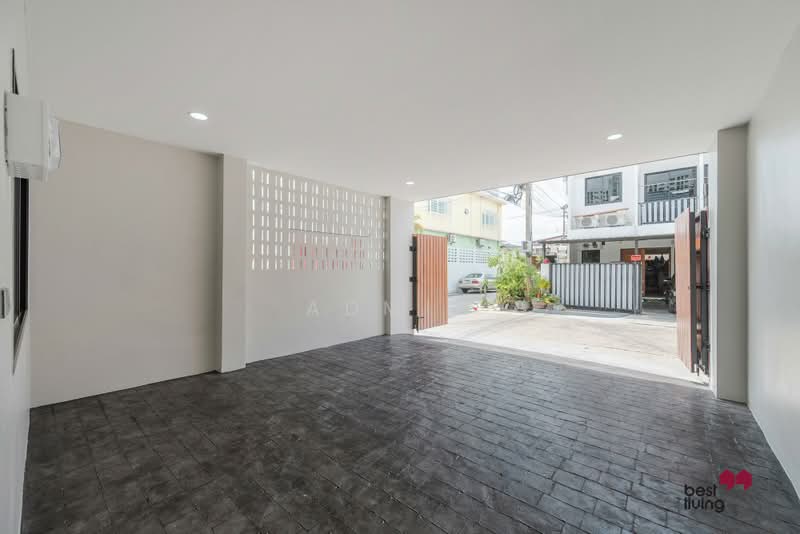 Rung Charoen Village, Bangkok, Saphan Song, Wang Thonglang, Bangkok, 3 Bedrooms, 200 sqm, Townhouse For Sale, by Admin, 500433295 - DDproperty.com