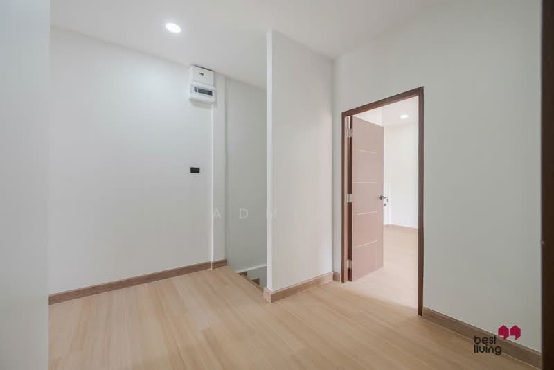 Rung Charoen Village, Bangkok, Saphan Song, Wang Thonglang, Bangkok, 3 Bedrooms, 200 sqm, Townhouse For Sale, by Admin, 500433295 - DDproperty.com