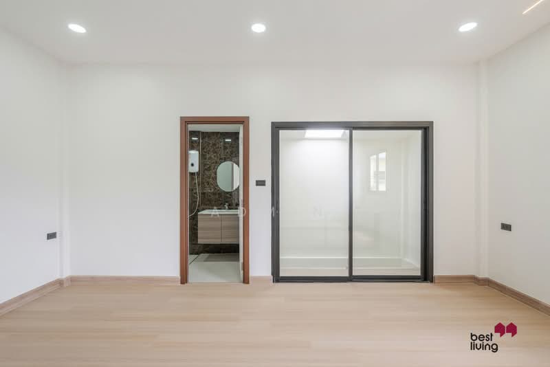 Rung Charoen Village, Bangkok, Saphan Song, Wang Thonglang, Bangkok, 3 Bedrooms, 200 sqm, Townhouse For Sale, by Admin, 500433295 - DDproperty.com