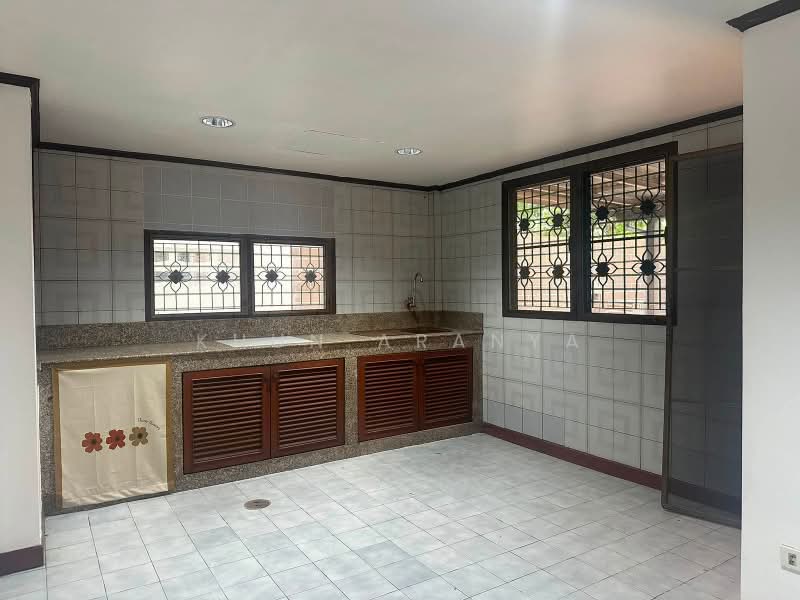 Single house for rent in Soi Sunchai, near RCA. 3 bedrooms, 3 bathrooms, air conditioning, fully fur, Bangkok, ซอยศูนย์วิจัย, Bang Kapi, Huai Khwang, Bangkok, 3 Bedrooms, 150 sqm, Single Detached House For Rent, by Khun Aranya, 500433468 - DDproperty.com