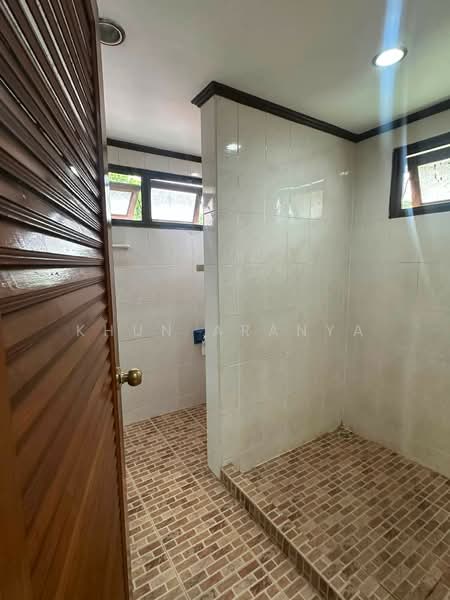 Single house for rent in Soi Sunchai, near RCA. 3 bedrooms, 3 bathrooms, air conditioning, fully fur, Bangkok, ซอยศูนย์วิจัย, Bang Kapi, Huai Khwang, Bangkok, 3 Bedrooms, 150 sqm, Single Detached House For Rent, by Khun Aranya, 500433468 - DDproperty.com
