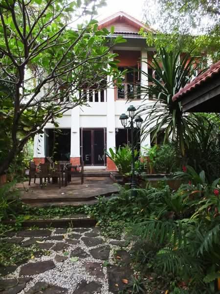 4-BR House, Bangkok, Phra Kanong Nua, Watthana, Bangkok, 4 Bedrooms, 400 sqm, Single Detached House For Sale, by Pemika Aukkaraleekul, 500433524 - DDproperty.com