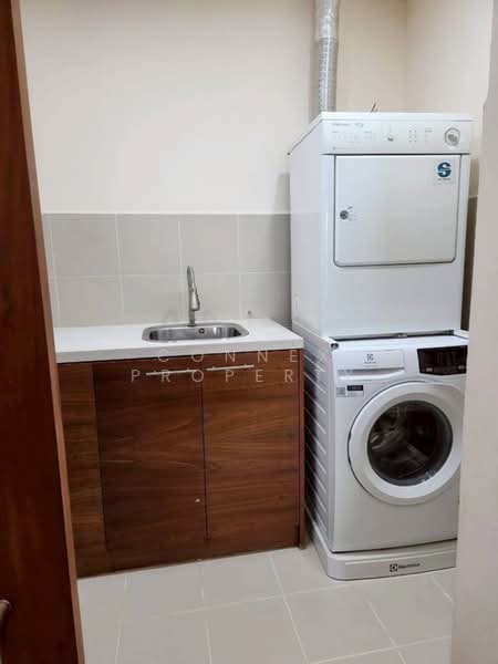 The Lakes, Bangkok, 123 Ratchadaphisek Road, Khlong Toei, Bangkok, 2 Bedrooms, 142 sqm, Condo For Rent, by Connex Property, 500433771 - DDproperty.com