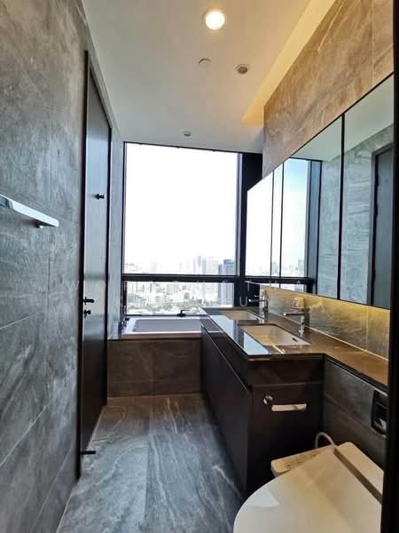 The Esse Sukhumvit 36, Bangkok, Soi Sukhumvit 36, Sukhumvit Road, Phra Kanong, Khlong Toei, Bangkok, 2 Bedrooms, 72 sqm, Condo For Rent, by Woraruethai Klumbun, 500433876 - DDproperty.com