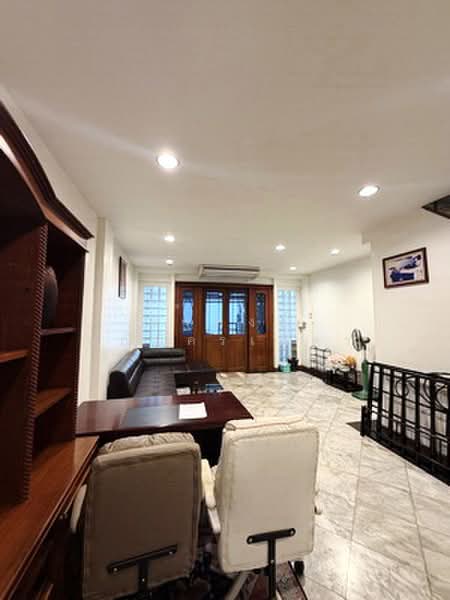 Townhome Borommaratchachonnani Soi 4, Bangkok, บรมราชชนนี, Bang Bamru, Bang Phlat, Bangkok, 4 Bedrooms, 200 sqm, Townhouse For Rent, by นัฐพงค์ มณีอัครเนตร, 500433996 - DDproperty.com