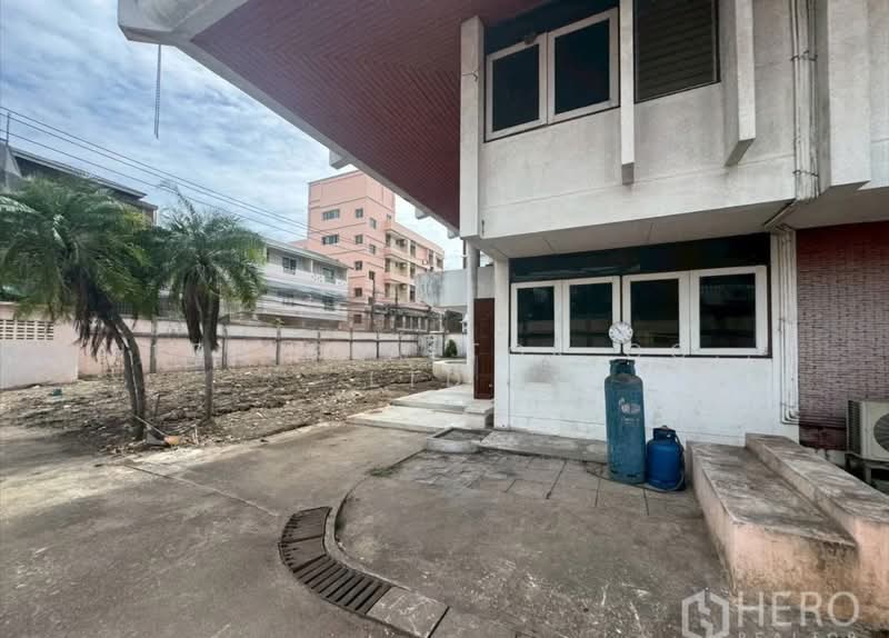 For Rent 5 Bedroom Detached House near BTS Phra Khanong, Watthana Bangkok HRE01106, กรุงเทพ, พระโขนงเหนือ, วัฒนา, กรุงเทพ, 200 ตร.ม., บ้านเดี่ยว ให้เช่า, โดย Hero Realtor Co., Ltd., 500434081 - DDproperty.com
