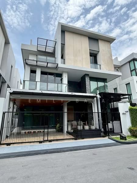 Baan Klang Muang Classe Ekkamai-Ramintra, Bangkok, Sukhonthasawat Road, Lat Phrao, Bangkok, 4 Bedrooms, 346 sqm, Single Detached House For Sale, by Emily Bada, 500434146 - DDproperty.com