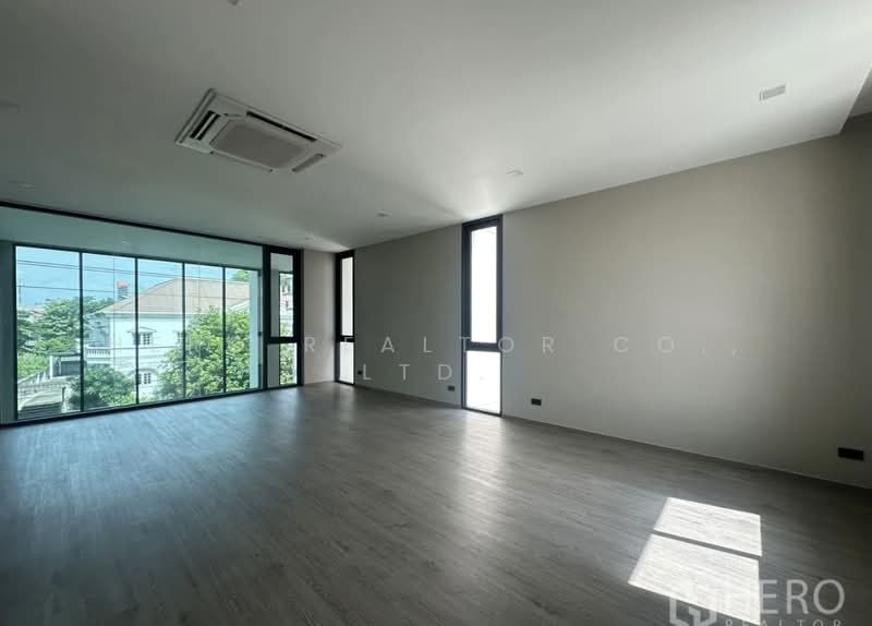 For Rent Home Office 400 sqm near MRT Si Nut, Suan Luang Bangkok HRE01117, กรุงเทพ, สวนหลวง, กรุงเทพ, 400 ตร.ม., สำนักงาน ให้เช่า, โดย Hero Realtor Co., Ltd., 500434153 - DDproperty.com