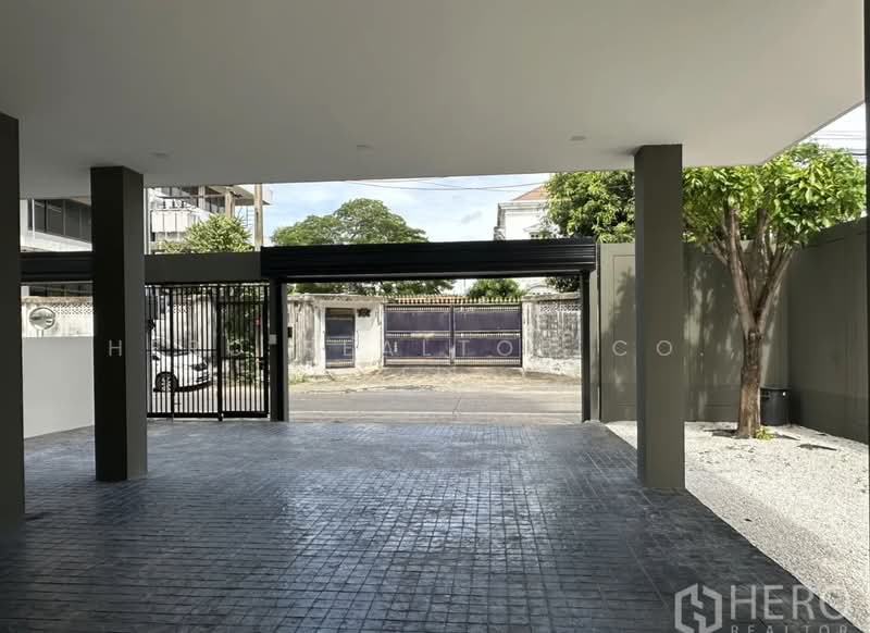 For Rent Home Office 400 sqm near MRT Si Nut, Suan Luang Bangkok HRE01117, Bangkok, Suan Luang, Bangkok, , 400 sqm, Office Space For Rent, by Hero Realtor Co., Ltd., 500434153 - DDproperty.com
