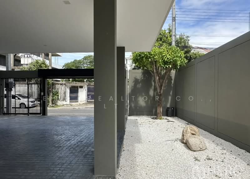 For Rent Home Office 400 sqm near MRT Si Nut, Suan Luang Bangkok HRE01117, Bangkok, Suan Luang, Bangkok, , 400 sqm, Office Space For Rent, by Hero Realtor Co., Ltd., 500434153 - DDproperty.com