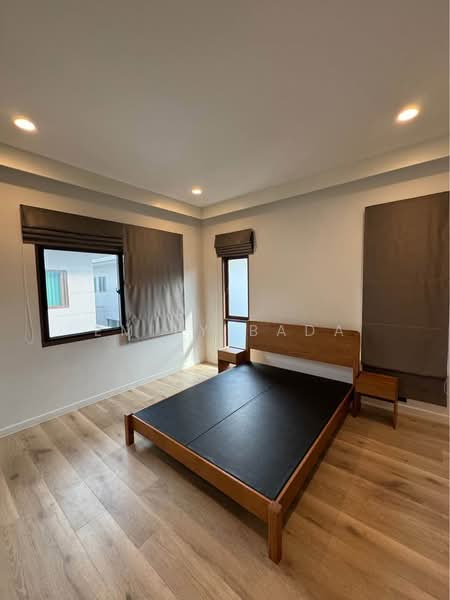 Burasiri Krungthep Kreetha, Bangkok, 95 Soi Pracha Ruam Chai, Hua Mak, Bang Kapi, Bangkok, 4 Bedrooms, 300 sqm, Single Detached House For Rent, by Emily Bada, 500434155 - DDproperty.com