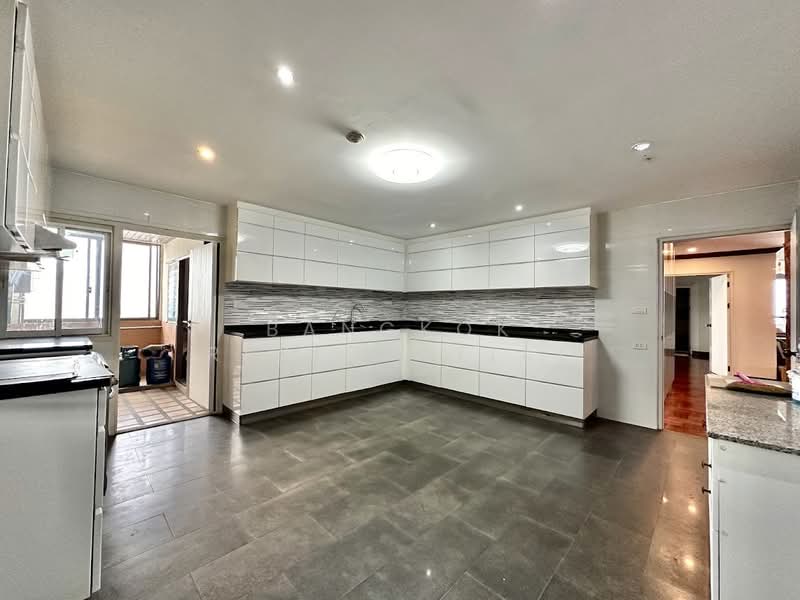 Oriental Towers, Bangkok, 25 Soi Ekkamai 12, Ekkamai Road, Khlong Tan Nua, Watthana, Bangkok, 3 Bedrooms, 315 sqm, Condo For Rent, by Bangkok Residential, 500434229 - DDproperty.com