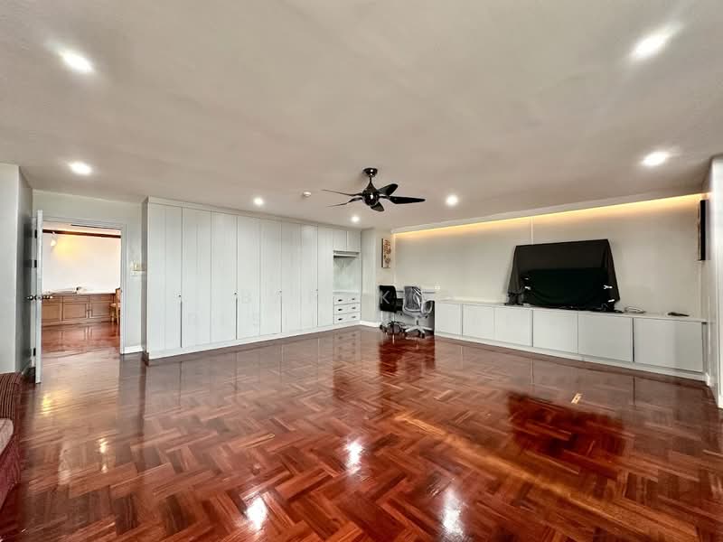 Oriental Towers, Bangkok, 25 Soi Ekkamai 12, Ekkamai Road, Khlong Tan Nua, Watthana, Bangkok, 3 Bedrooms, 315 sqm, Condo For Rent, by Bangkok Residential, 500434229 - DDproperty.com