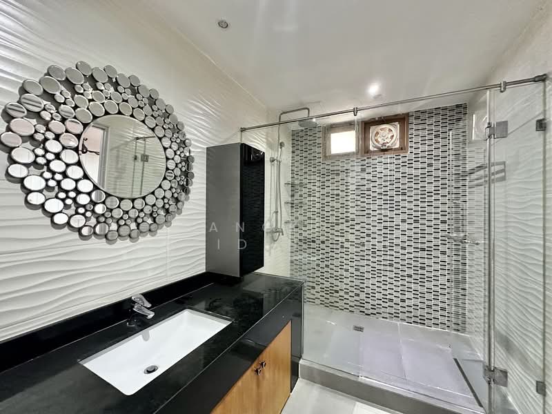 Oriental Towers, Bangkok, 25 Soi Ekkamai 12, Ekkamai Road, Khlong Tan Nua, Watthana, Bangkok, 3 Bedrooms, 315 sqm, Condo For Rent, by Bangkok Residential, 500434229 - DDproperty.com