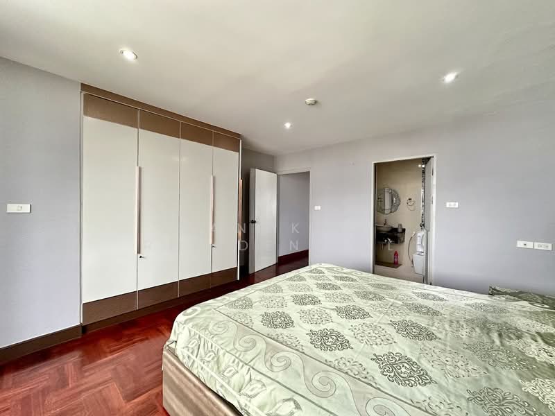 Oriental Towers, Bangkok, 25 Soi Ekkamai 12, Ekkamai Road, Khlong Tan Nua, Watthana, Bangkok, 3 Bedrooms, 315 sqm, Condo For Rent, by Bangkok Residential, 500434229 - DDproperty.com