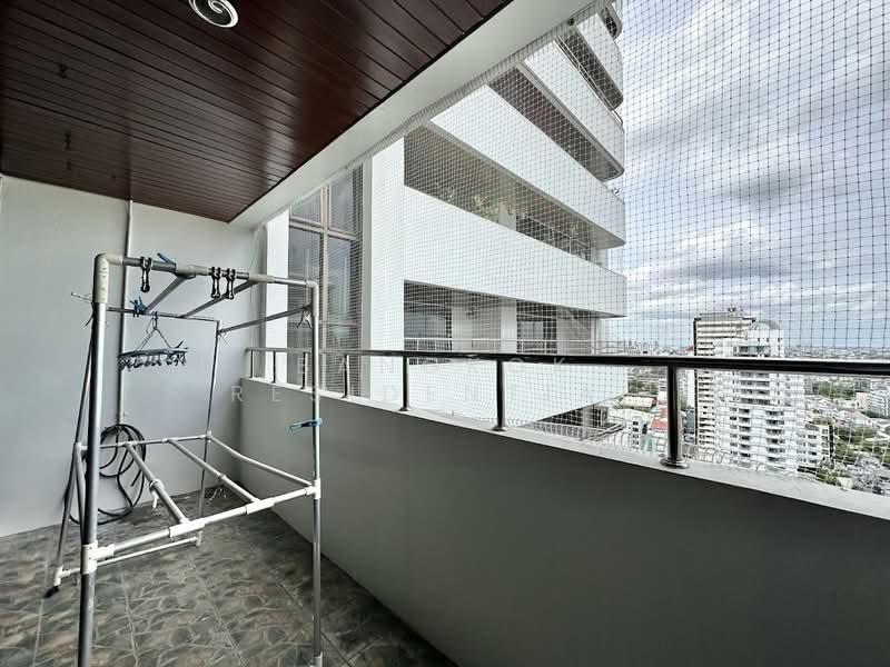 Oriental Towers, Bangkok, 25 Soi Ekkamai 12, Ekkamai Road, Khlong Tan Nua, Watthana, Bangkok, 3 Bedrooms, 315 sqm, Condo For Rent, by Bangkok Residential, 500434229 - DDproperty.com