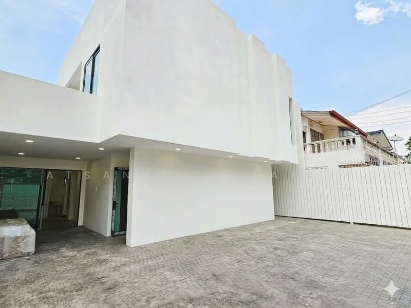Chokchai 4 soi 44, Bangkok, โชคชัย 4, Lat Phrao, Bangkok, 3 Bedrooms, 250 sqm, Single Detached House For Sale, by Atsanai Tungateja, 500434474 - DDproperty.com