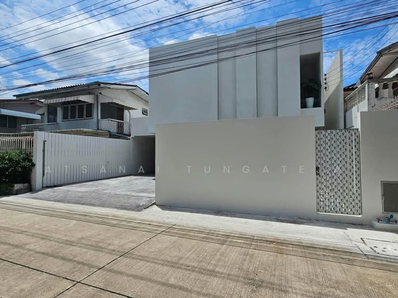 Chokchai 4 soi 44, Bangkok, โชคชัย 4, Lat Phrao, Bangkok, 3 Bedrooms, 250 sqm, Single Detached House For Sale, by Atsanai Tungateja, 500434474 - DDproperty.com
