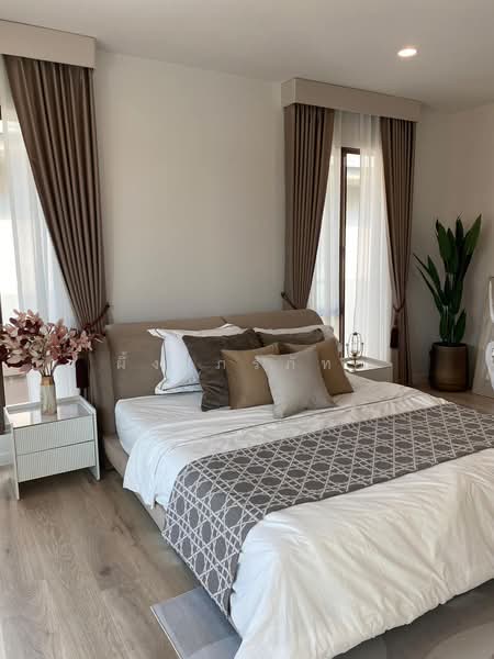 Burasiri Krungthep Kreetha, Bangkok, 95 Soi Pracha Ruam Chai, Hua Mak, Bang Kapi, Bangkok, 4 Bedrooms, 300 sqm, Single Detached House For Sale, by ผึ้ง ภรภัทร, 500434525 - DDproperty.com