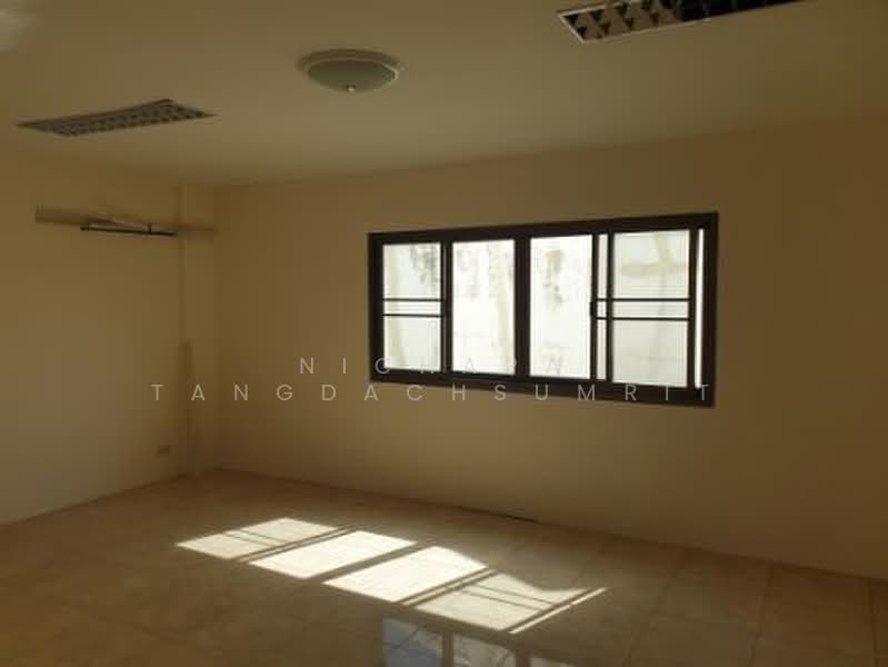 ให้เช่า ตึกแถว ย่าน ทาวน์อินทาวน์ 3 ชั้นครึ่ง, Bangkok, Wang Thonglang, Bangkok, , 140 sqm, Office Space For Sale, by Nichapa Tangdachsumrit, 500434532 - DDproperty.com