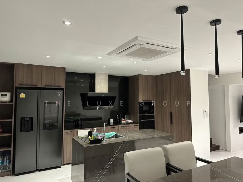 Townhouse in Sathorn, กรุงเทพ, ยานนาวา, สาทร, กรุงเทพ, 290 ตร.ม., บ้านเดี่ยว ให้เช่า, โดย The Luxe Group, 500434584 - DDproperty.com