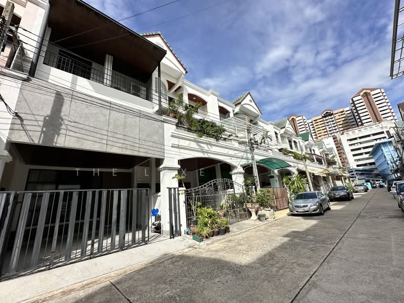Townhouse in Sathorn, กรุงเทพ, ยานนาวา, สาทร, กรุงเทพ, 290 ตร.ม., บ้านเดี่ยว ให้เช่า, โดย The Luxe Group, 500434584 - DDproperty.com