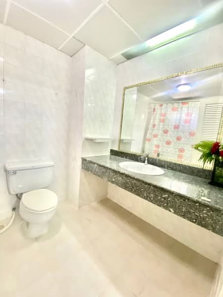 Rin House Condo, Bangkok, Soi Sukhumvit 39, Khlong Tan Nua, Watthana, Bangkok, 1 Bedroom, 50 sqm, Condo For Sale, by Sasithon Phonchuai, 500434661 - DDproperty.com