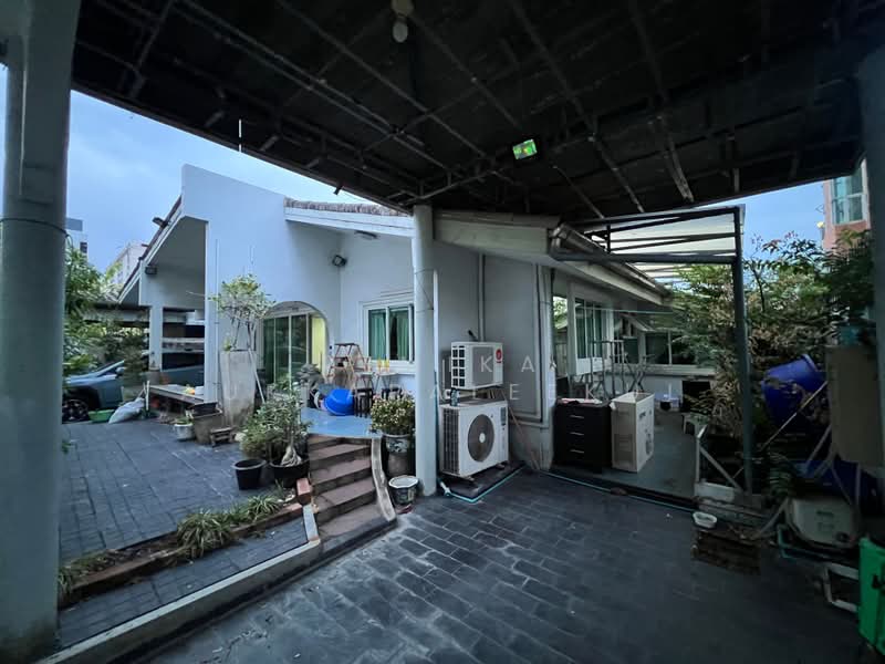 3-BR House, Bangkok, Samsen Nok, Huai Khwang, Bangkok, 3 Bedrooms, 204 sqm, Single Detached House For Sale, by Pemika Aukkaraleekul, 500435018 - DDproperty.com